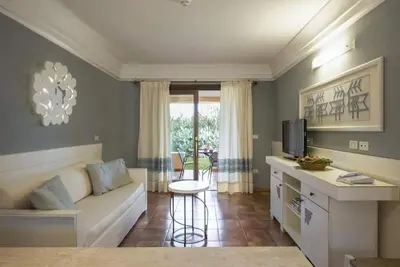 Image de Tranquille Lantana Resort Hotel & Apartments pour 5 personnes Ă 1, 5 km de la plage
