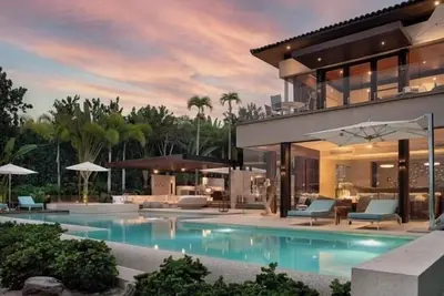 Image de Beachfront & Fully Staffed Home w/ Gym | Movie Teather & 60-foot infinity pool | 6 Bedrooms