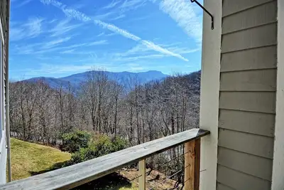 Hawks Peak Condo-Open for Bookings! Updated Condo, near Snow Tubing\/Skiing