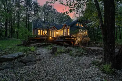 Image de \"Wildwood Acres\"\nPeaceful Wooded Retreat