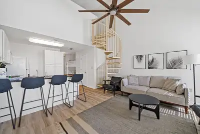 Image de Grand Caribbean Unit406 1 Br, I Loft 1. 5 Bath With a View*Great Rates*