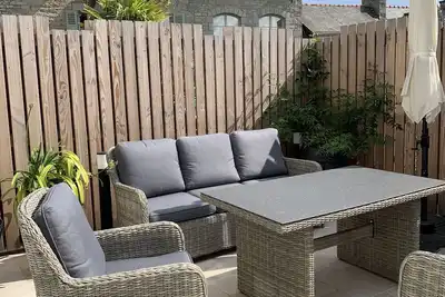 Image de Charmant T2 50m2 à 200 mètres de la plage et du centre, belle terrasse aménagée.