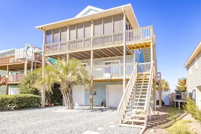 Image de Gigi's Getaway - 4br Home with Pool; Ocean & Sound Views