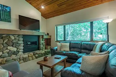 Image de Bridgepoint Condo 30-Tranquil Woodland Creek View, Hot tub Onsite