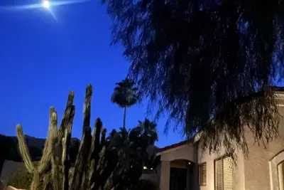 Image de South Mountains Views and Fun! Big back yard and  Next to a park with playground