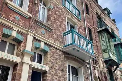 Image de Cocon pour 2, Mers les Bains, vue mer par balcon. Coloré, lumineux, acceuillant.