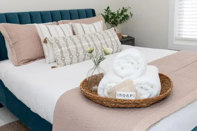Image de Sleeps 8! New Condo Near Downtown Waterfront