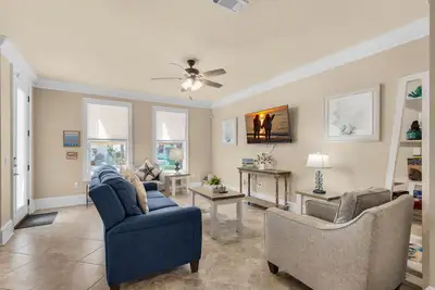 Image de ☀️Pet Friendly-1 Block to Lagoon Community Pool-4br Southern Comfort Vcb☀️