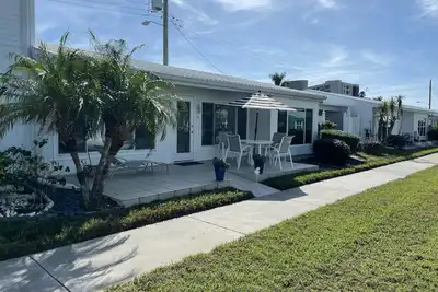 Image de Charming 2-bedroom/2-bath villa, private beach & pool on The Gulf of America!