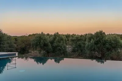 Image de Fantastique trullo avec piscine près de Cisternino
