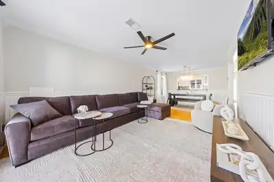 Image de Chic Beach House in Downtown Sea Bright!