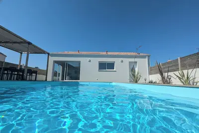 Image de Maison en Vendée avec piscine chauffée, proches des commerces et des plages