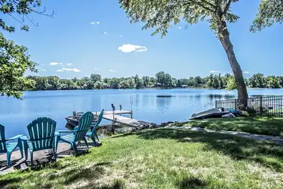 Image de Lake front 2-bedroom cozy cottage in Commerce Twp, kayaks, peddle boat, fishing