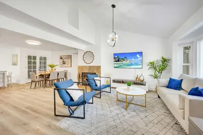 Image de Walk 2 the Wave Stylish Modern Home in Long Beach