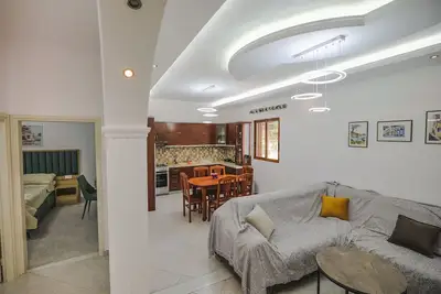 A comfortable home-away-from-home experience, close to everything.
