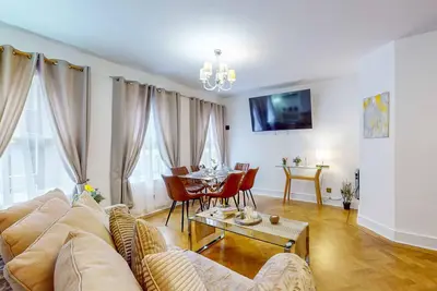 Image de d'exception-Appartement-Salle de bain privée-Vue sur Rue