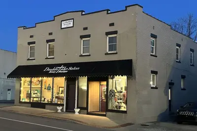 Image de 5 minutes from the Ark! Pet friendly