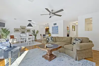 Image de Twin Palms - water views! close to downtown Ocean Springs! With game room & dock