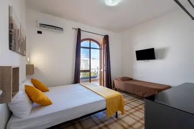Image de Maison de vacances 'Villa Gaudì - Milà ' avec terrasse privée, Wi-Fi et climatisation