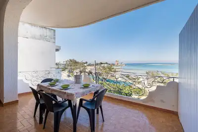 Image de Maison de vacances 'Villa Gaudì - Güell' avec vue sur la mer, Wi-Fi et climatisation