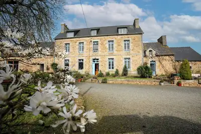 Image de 'Gite' avec piscine partagée, sauna, terrasse privée, poele à bois et Wi-Fi