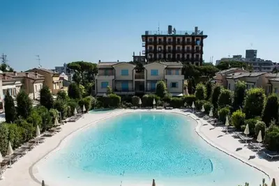 Image de Appartement 'Residence Borgo Dei Fiori B05' avec piscine partagée, terrasse privée et climatisation