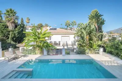 Image de Villa Jazmin avec vue sur les montagnes, piscines, Wi-Fi, climatisation, terrasses et jardin.