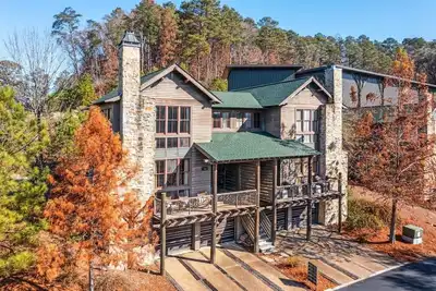 Image de Lovely, convienant 4-bedroom townhome with WiFi on Smith Lake