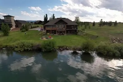 Image de Waterfront Cabin on Island Park reservoir, Private Dock, New Vacation Rental.