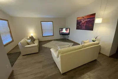 Image de 22 Cherry Lane Se Suite C 2 Bedroom 1 Bath Sleeps 10, Main Floor, Three Hills