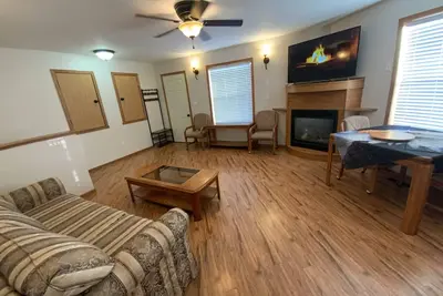 Image de High End King Suite c/w Living room, 2 Fireplaces, 2 Smart TVs, Kitchenette.