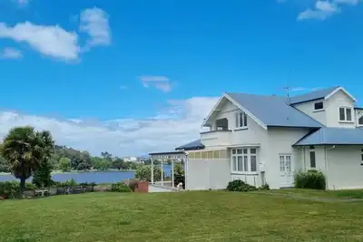 Image de Breathtaking Hamilton Lake Views