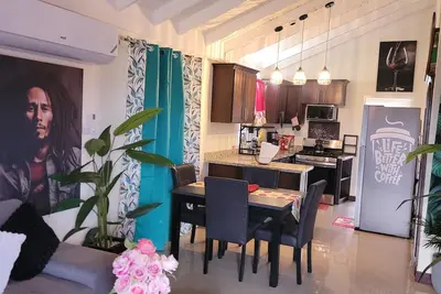 Image de Home away from Home 2-bedroom house with WiFi and Ac in welcoming Old Harbour