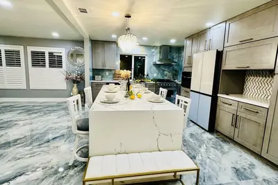 Image de Cozy modern rose house 3-bedrooms pets friendly in Garden Grove, California\n