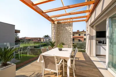 Image de 🌟Bardolino Sunbeam Terrace🌟| Apartment w/pool, garage, 8' from town center