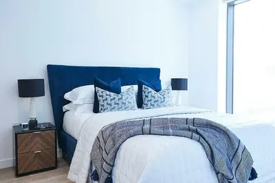 Image de City Center Luxury Apartment - 2 Bedrooms and 2 Bath and fully furnished!