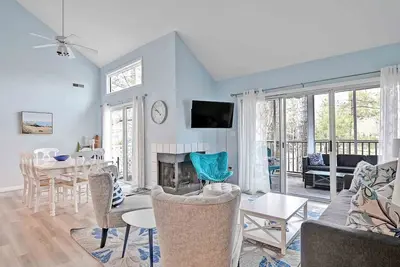 Image de Incredible 3 bedroom Condo in Sea Colony Resort! Wifi, Community Pools, Fitness Center, Private Beach, Shuttle Service, and more!