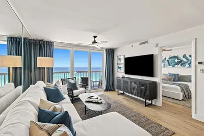 Image de \"Beach Vibes\" New Reno! Beachfront Penthouse, 3 Pools, Pelican Beach Resort