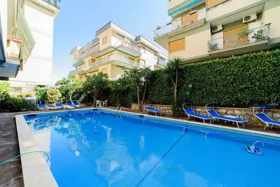Image de Amore Rentals - Appartamento Sally with Terrace and Partial Sea View