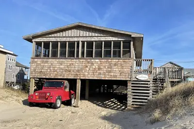 Image de This heavenly beach cottage Sea Escape is just steps from the ocean!
