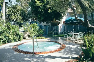 Image de Walk to Disneyland, great amenities, 2 bdrm /2 ba condo, full kit- 10/30-11/3/25