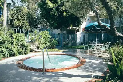 Image de Walk to Disneyland- great amentities-2 bdrm/2 Ba condo w full kitchen