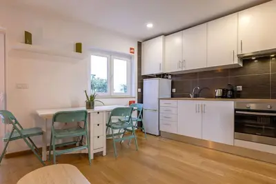 Image de Classy 2bdr Apartment in City Center by LovelyStay