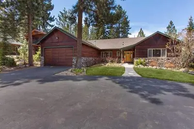 Image de Heavenly Lake View Home, HotTub/Pool Table/Ping Pong/Foosball/Arcade - 10 max