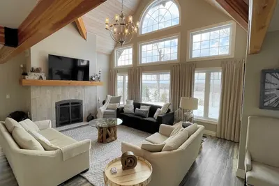 Image de Luxury Lakefront: Captivating Vistas on Jack Lake