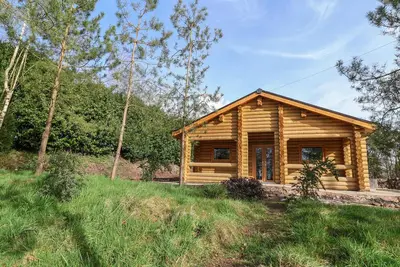 Image de Redwood Lodge, pet friendly, with a garden in Ellesmere