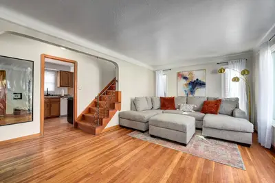 Image de Charming 3-bedroom bungalow in Cleveland area!