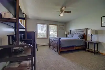 Image de Cottage Iii | Peaceful Studio-Style Cottage | Nature\/Lake Views | Legacy Lakeside Resort