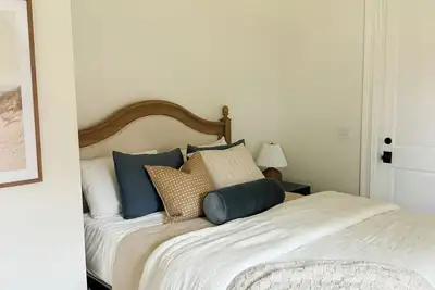 Image de Sunny Retreat Near 2 Beaches - Ideal Summer Stay for Couples & Families