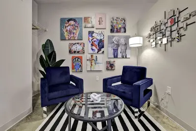 Image de Cozy studio with King Size Bed, Free-Parking, Rooftop Views in Birmingham